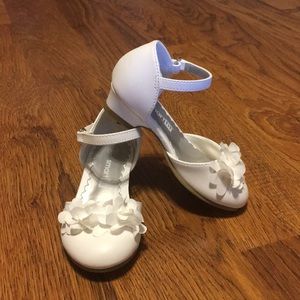 White dress shoes for toddler girl!